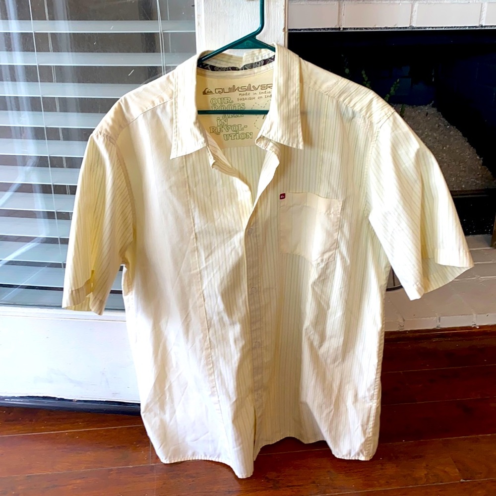 QuickSilver men extra large yellow button shirt